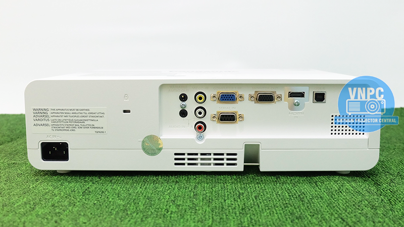 Máy chiếu Panasonic PT-LB303 được trang bị cổng HDMI