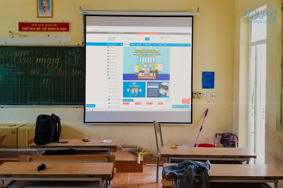 Lắp máy chiếu Optoma PX390 dùng dạy học tại Trường tiểu học Võng La