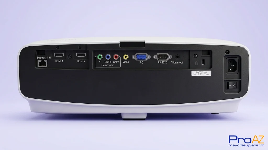 Cổng RS232c và Trigger Out trên Epson EH-TW8000 hỗ trợ tích hợp hệ thống điều khiển thông minh.