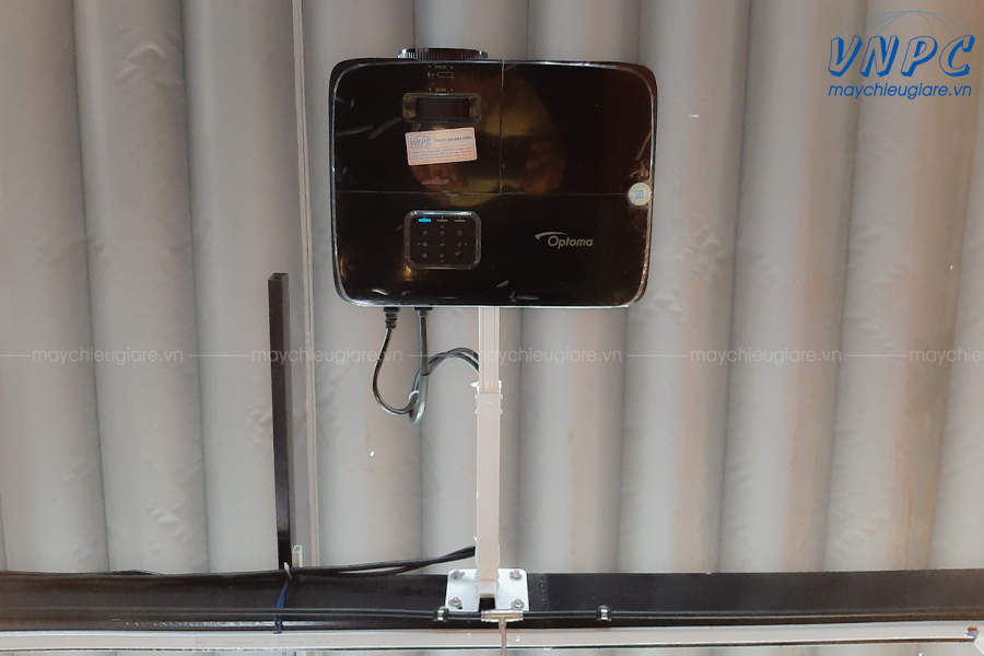 VNPC lắp đặt giá treo máy chiếu treo tường