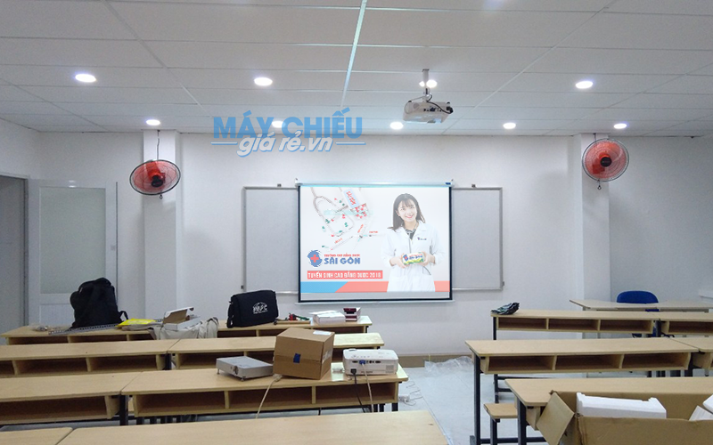 Lắp đặt máy chiếu phục vụ giảng dạy tại Trường Cao Đẳng Dược Sài Gòn