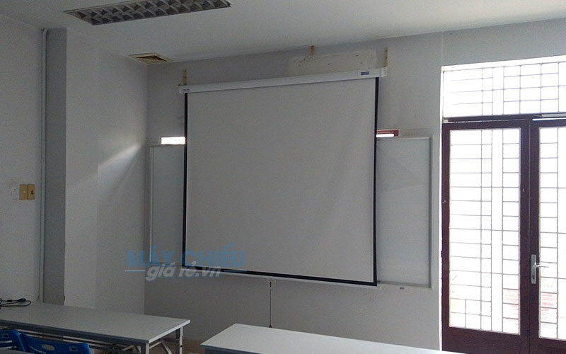 Lắp đặt màn chiếu cho lớp học chuyên nghiệp