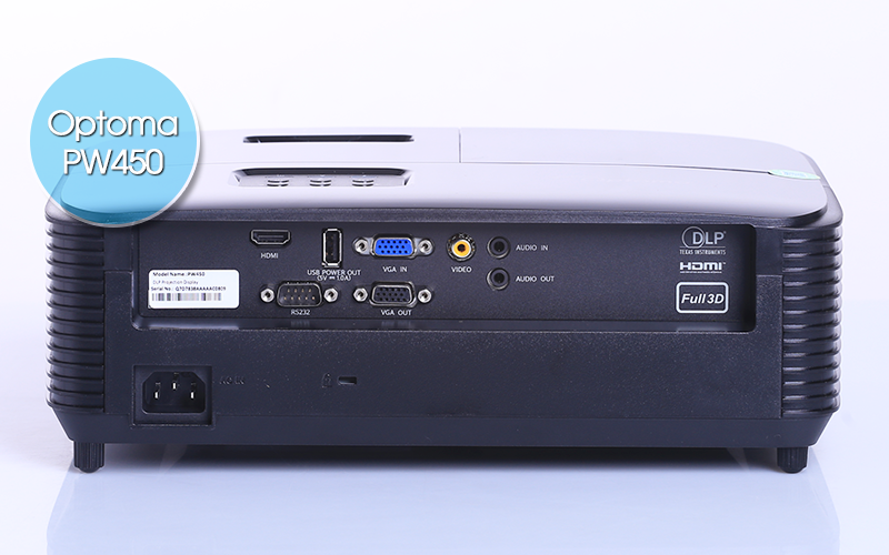 Optoma PW450 được trang bị rất nhiều cổng kết nối bao gồm HDMI, VGA và Video