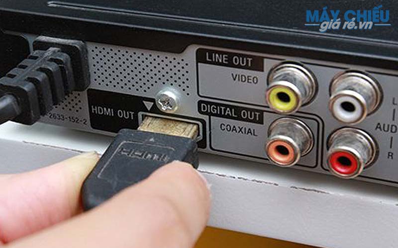 Xuất tín hiệu từ tivi qua máy chiếu bắt buộc tivi phải có cổng out như HDMI out