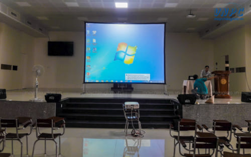VNPC cho thuê máy chiếu nhà thờ