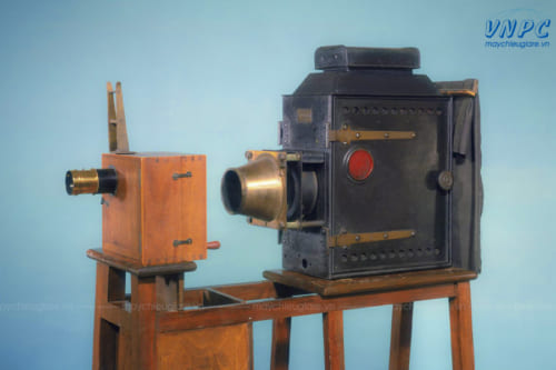 Máy chiếu phim được phát minh bởi Auguste và Louis Lumiere