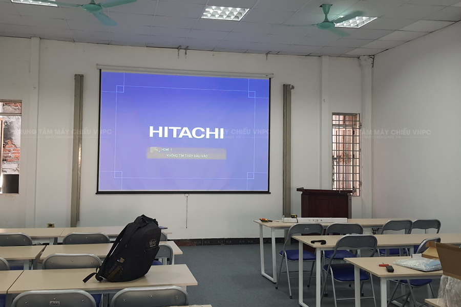 Lắp máy chiếu Hitachi CP-EX3051WN
