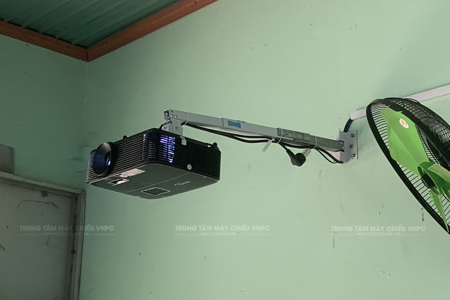 Lắp đặt máy chiếu Optoma PX390+ phục vụ giảng dạy tại TpHCM